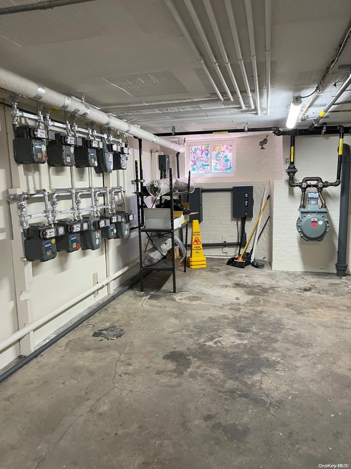 #11 photo, 30-26 43rd Street, クイーンズ区 Astoria , NY 11103