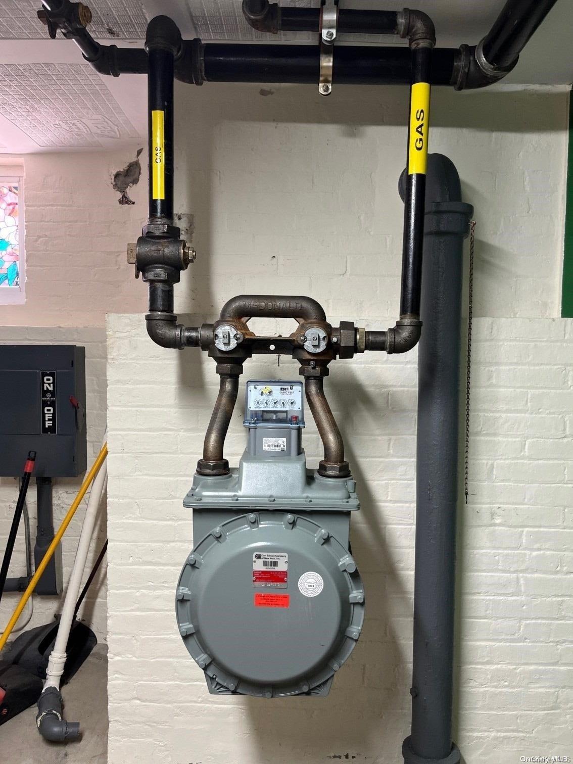 #12 photo, 30-26 43rd Street, クイーンズ区 Astoria , NY 11103