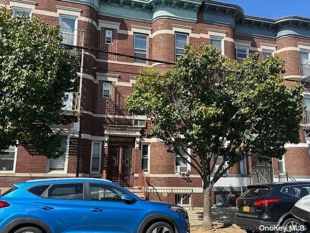 #3 photo, 30-26 43rd Street, クイーンズ区 Astoria , NY 11103