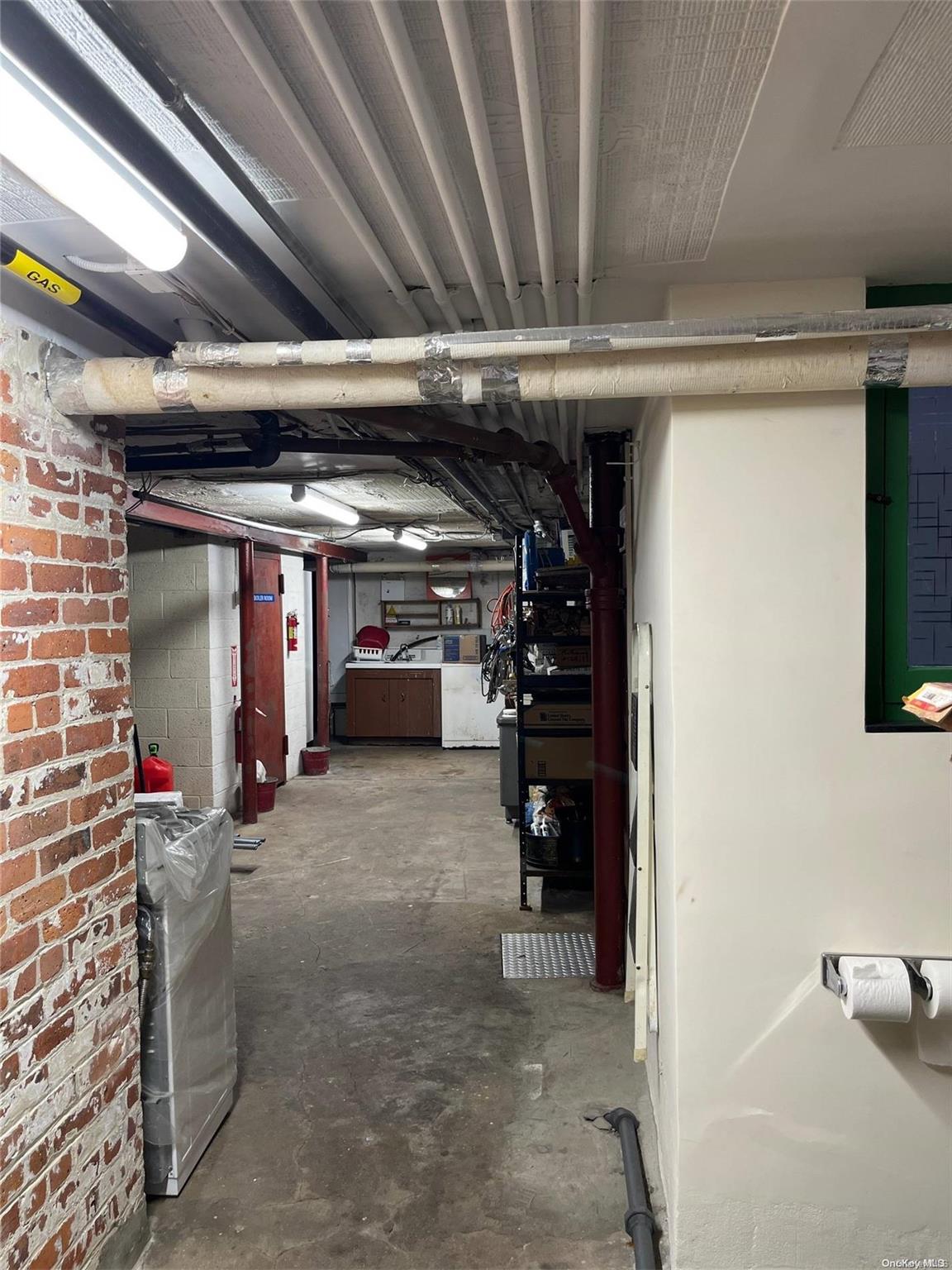 #9 photo, 30-26 43rd Street, クイーンズ区 Astoria , NY 11103