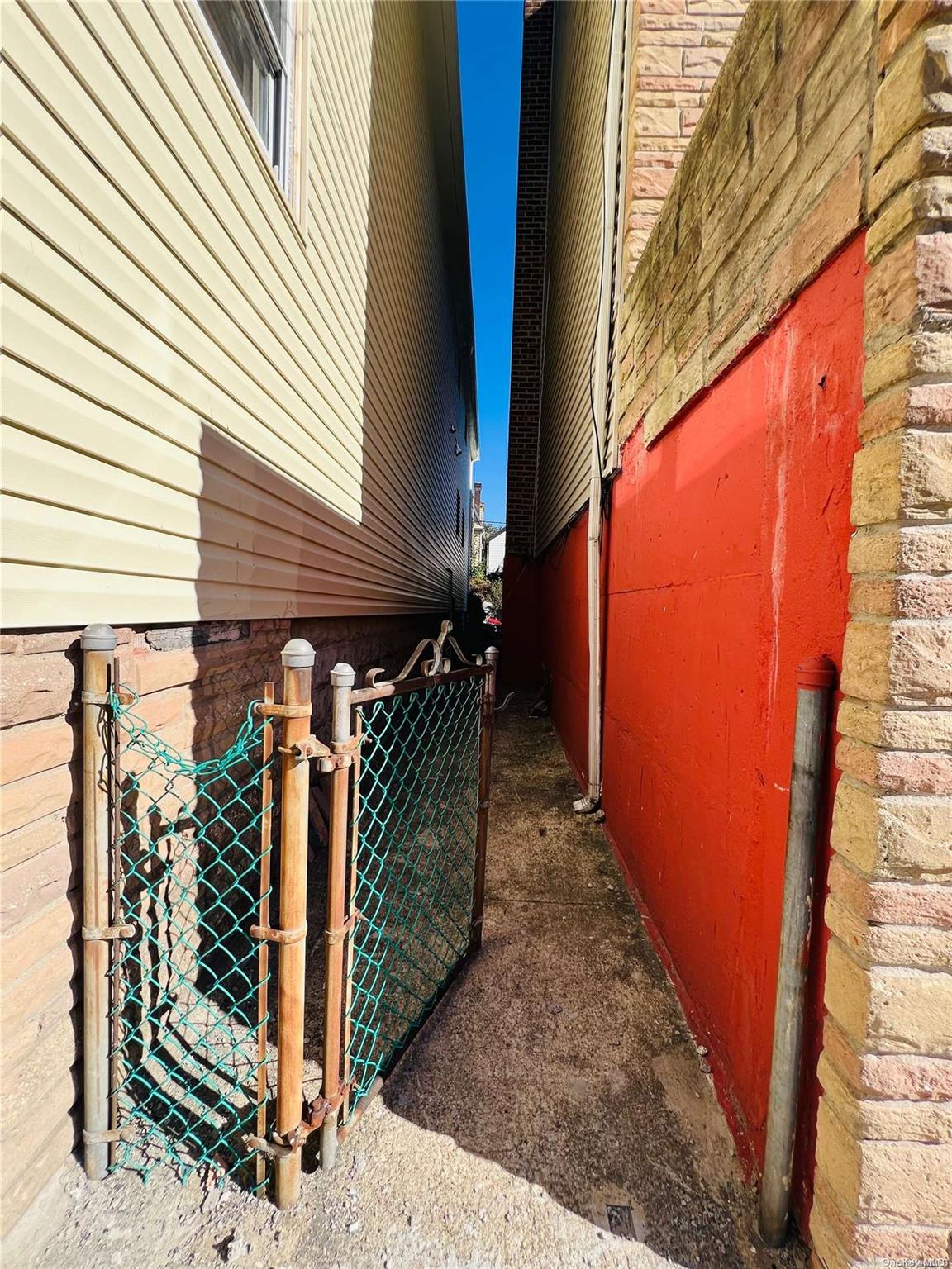 #4 photo, 43-35 Forley Street, Куинс ‖ Elmhurst , NY 11373