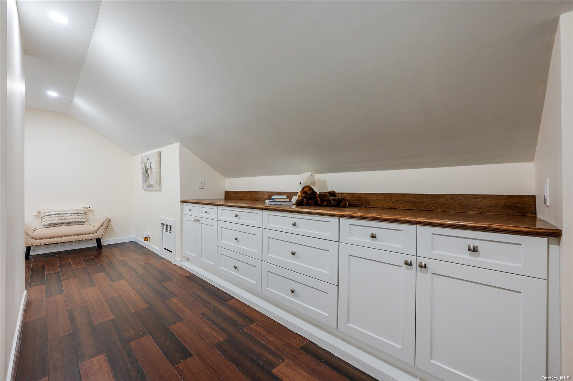 #17 photo, 410 Church Avenue, ナッソー郡 Woodmere , NY 11598