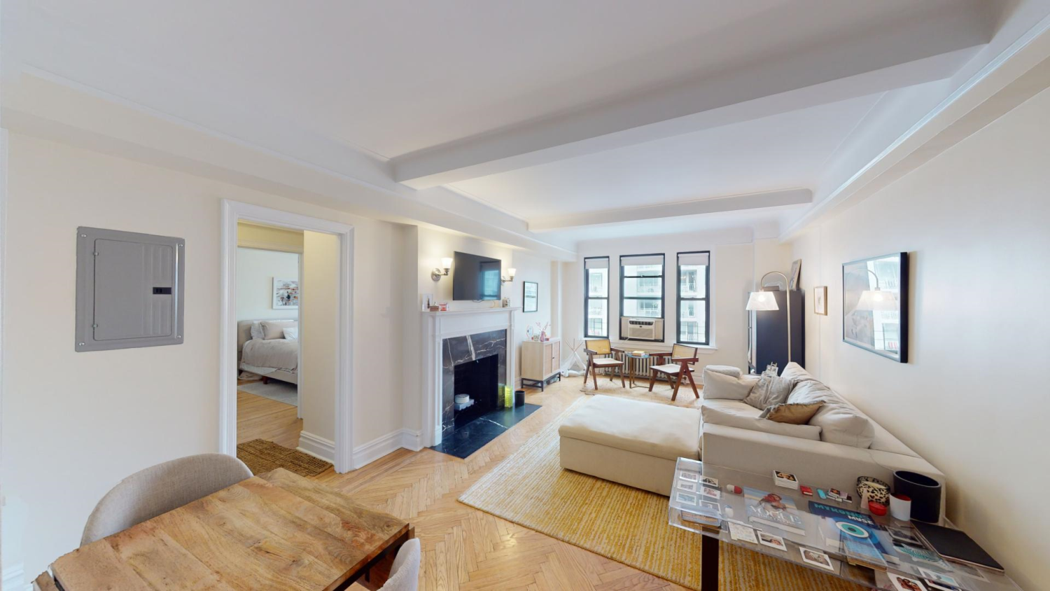 #1 photo, 210 East 68th Street 11H, Lenox Hill , NY 10021