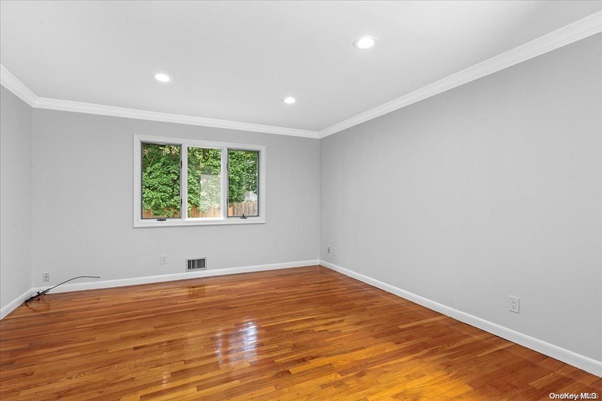 #11 photo, 6820 N Hempstead Turnpike, ナッソー郡 Oyster Bay Cove , NY 11771