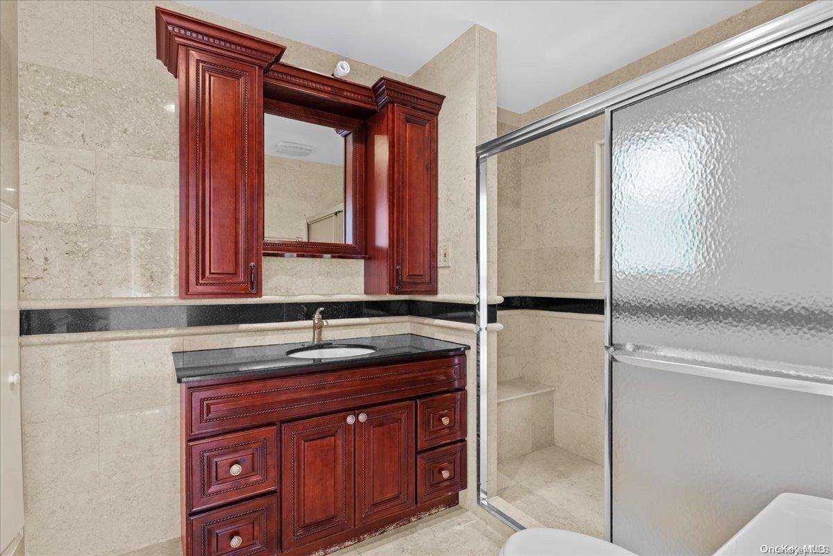 #12 photo, 6820 N Hempstead Turnpike, ナッソー郡 Oyster Bay Cove , NY 11771