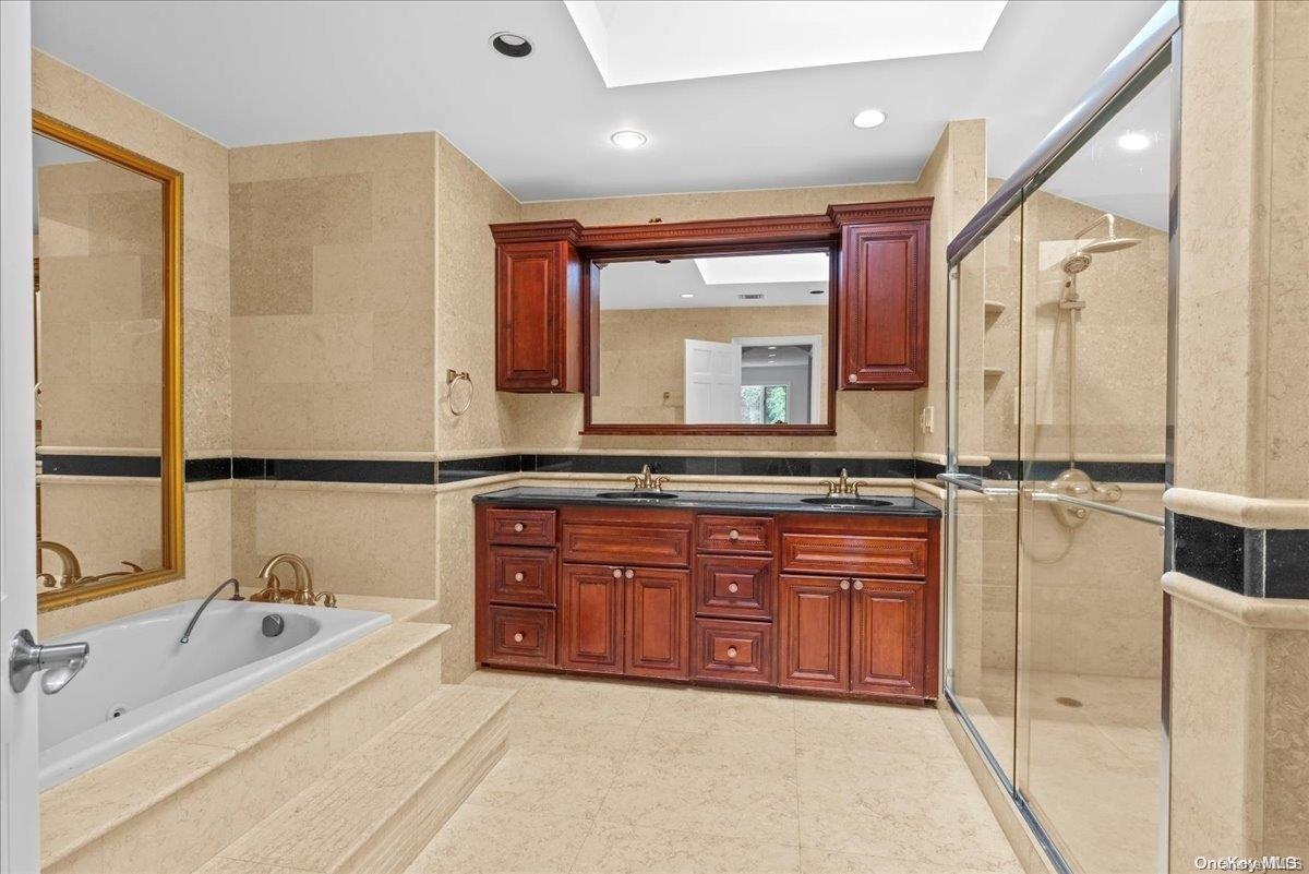 #14 photo, 6820 N Hempstead Turnpike, ナッソー郡 Oyster Bay Cove , NY 11771