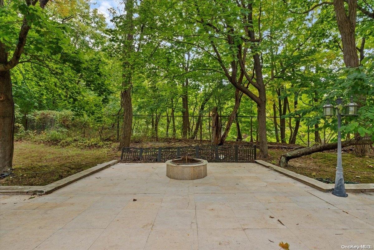 #19 photo, 6820 N Hempstead Turnpike, ナッソー郡 Oyster Bay Cove , NY 11771