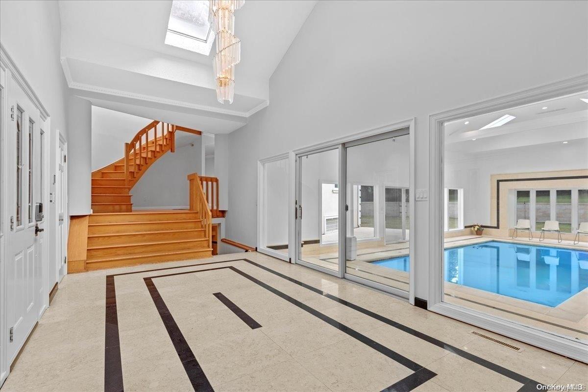 #3 photo, 6820 N Hempstead Turnpike, ナッソー郡 Oyster Bay Cove , NY 11771