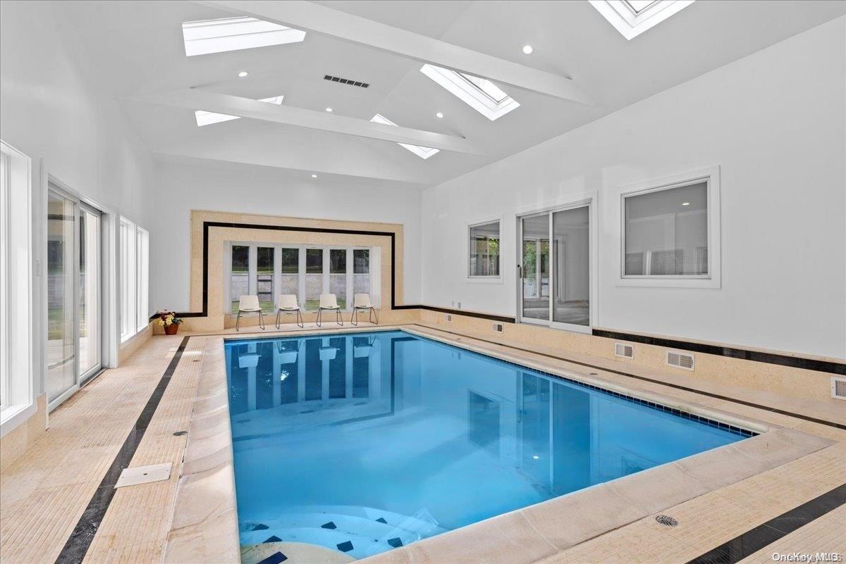 #4 photo, 6820 N Hempstead Turnpike, ナッソー郡 Oyster Bay Cove , NY 11771