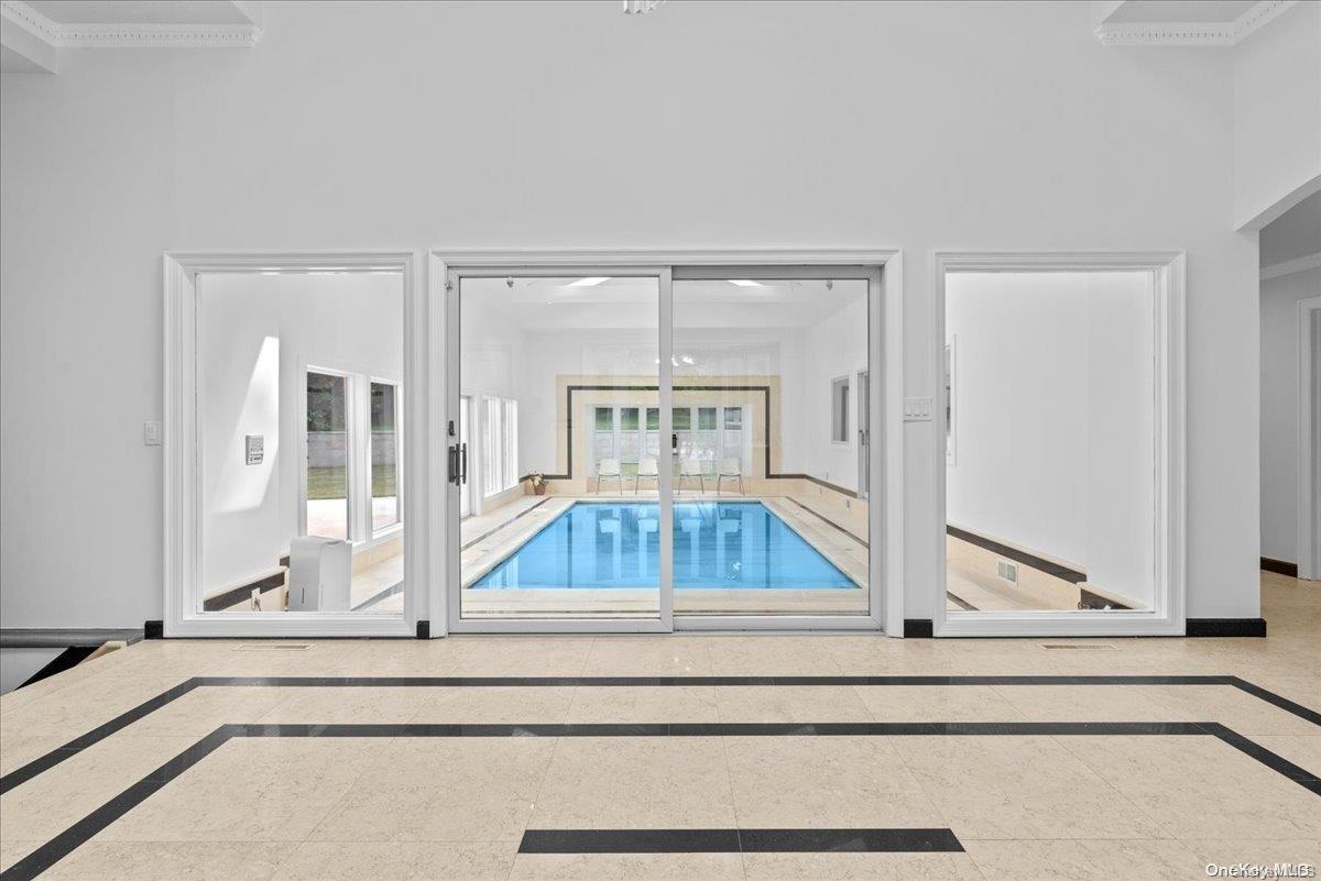 #5 photo, 6820 N Hempstead Turnpike, ナッソー郡 Oyster Bay Cove , NY 11771