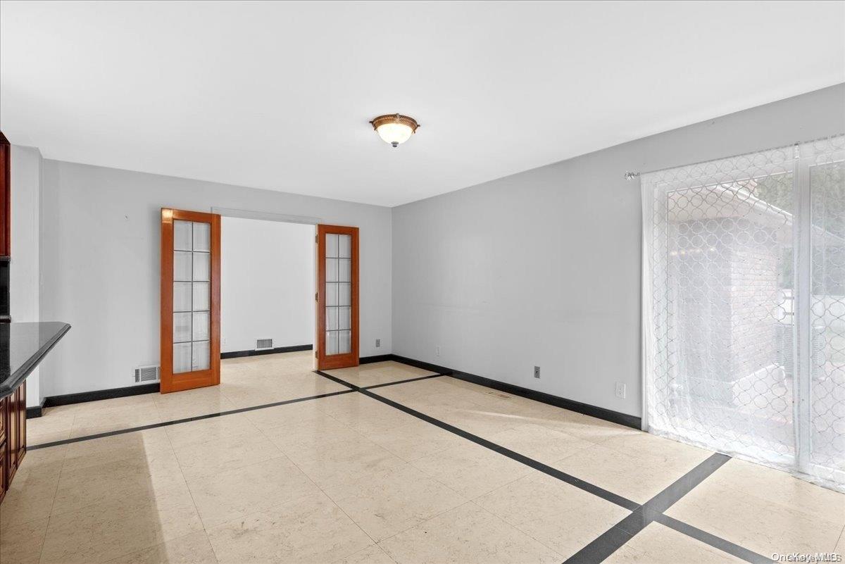 #7 photo, 6820 N Hempstead Turnpike, ナッソー郡 Oyster Bay Cove , NY 11771