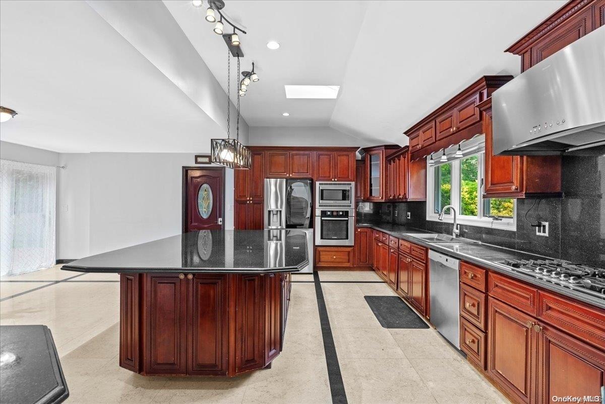 #8 photo, 6820 N Hempstead Turnpike, ナッソー郡 Oyster Bay Cove , NY 11771