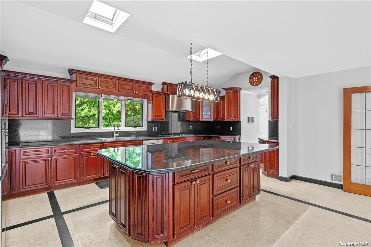 #9 photo, 6820 N Hempstead Turnpike, ナッソー郡 Oyster Bay Cove , NY 11771