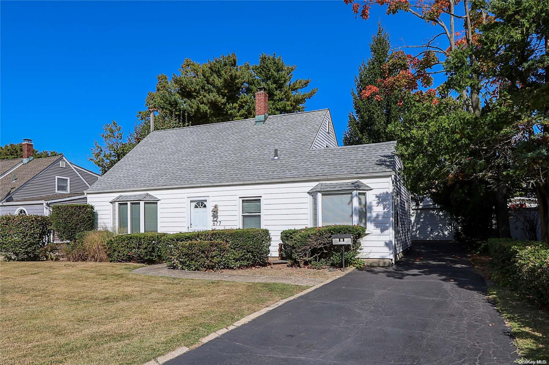 #1 photo, 677 Bryant Street, নাসাউ কাউন্টি Westbury , NY 11590