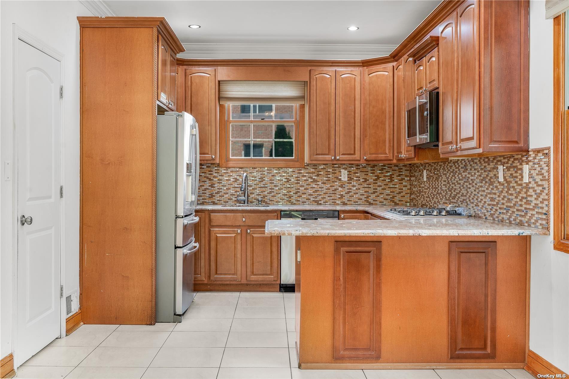 #4 photo, 214-23 86th Road, 皇后区 Hollis Hills , NY 11427