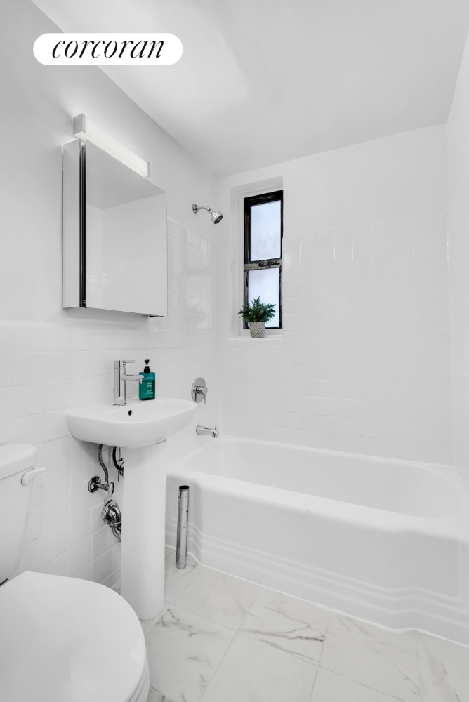 #4 photo, 2830 BRIGGS Avenue, ブロンクス区 Fordham , NY 10458