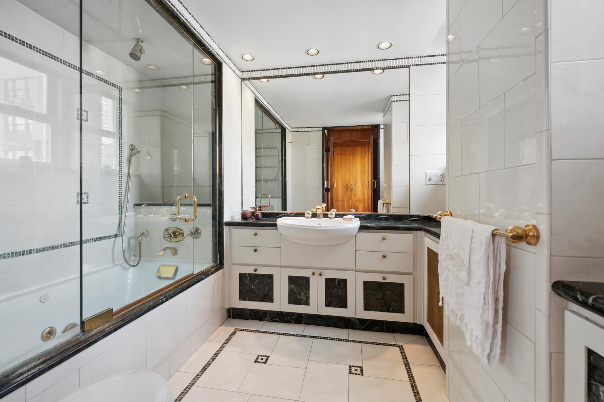 #7 photo, 155 E 72ND Street, マンハッタン Lenox Hill , NY 10021