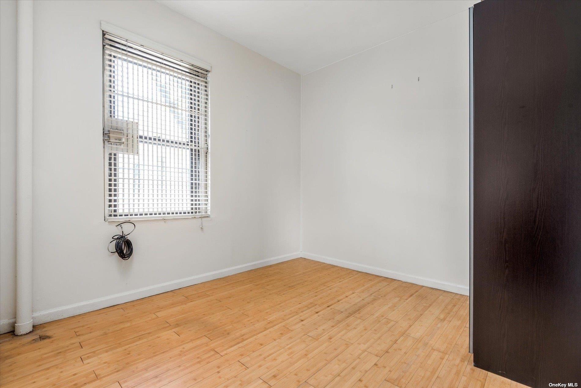 #11 photo, 21-27 33rd Street, クイーンズ区 Astoria , NY 11105