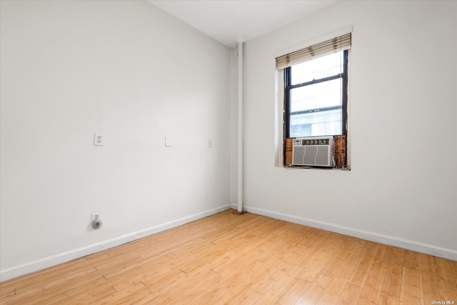 #12 photo, 21-27 33rd Street, クイーンズ区 Astoria , NY 11105