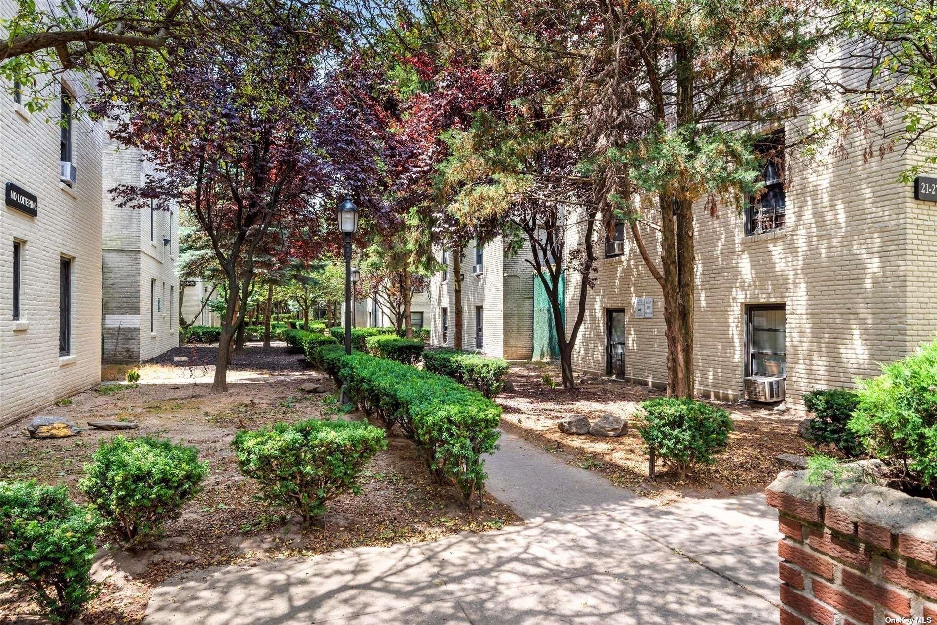 #15 photo, 21-27 33rd Street, クイーンズ区 Astoria , NY 11105