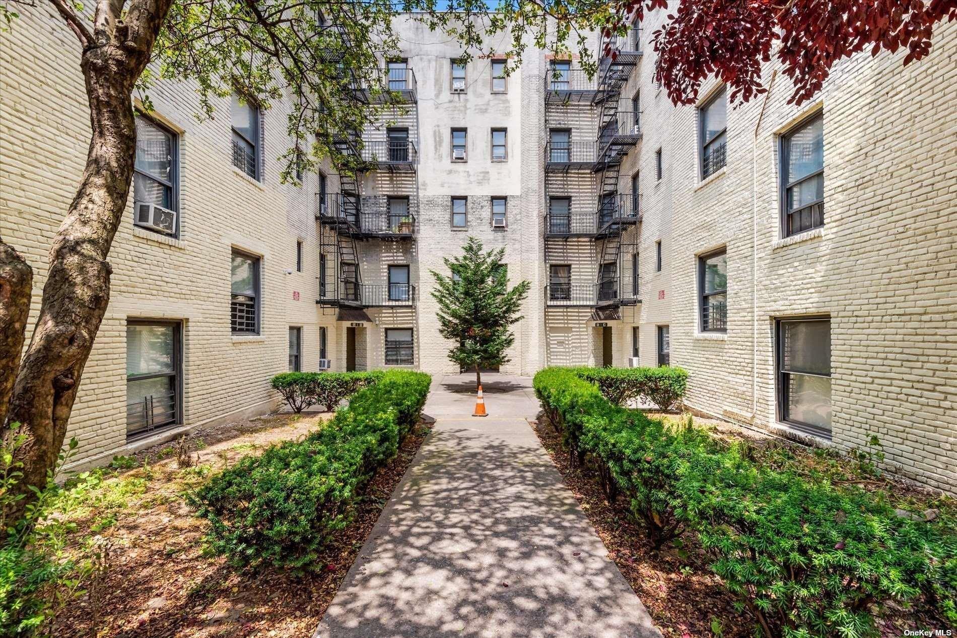 #17 photo, 21-27 33rd Street, クイーンズ区 Astoria , NY 11105