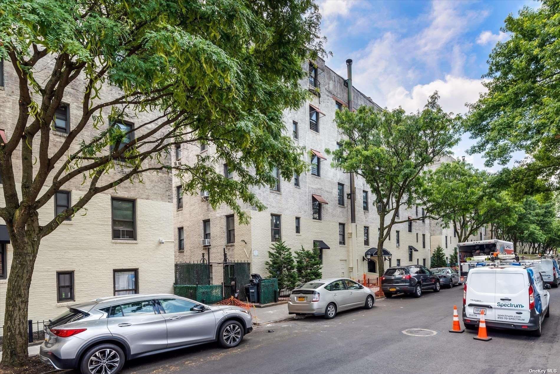 #18 photo, 21-27 33rd Street, クイーンズ区 Astoria , NY 11105