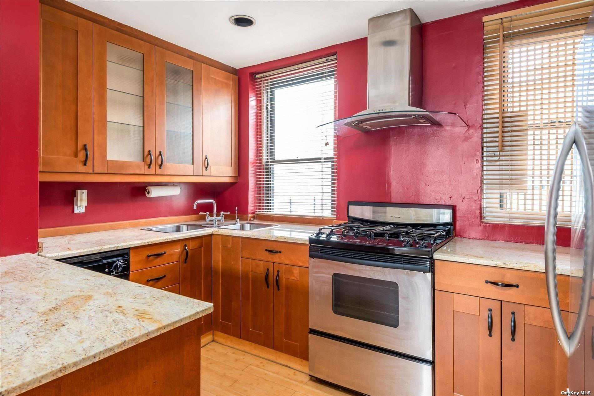 #4 photo, 21-27 33rd Street, クイーンズ区 Astoria , NY 11105