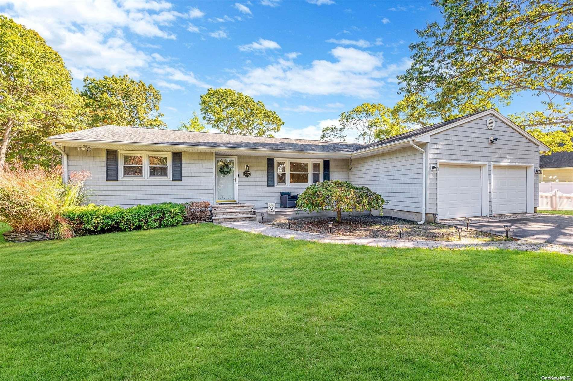 #1 photo, 227 Oak Street, सफ़ोक काउंटी Medford , NY 11763