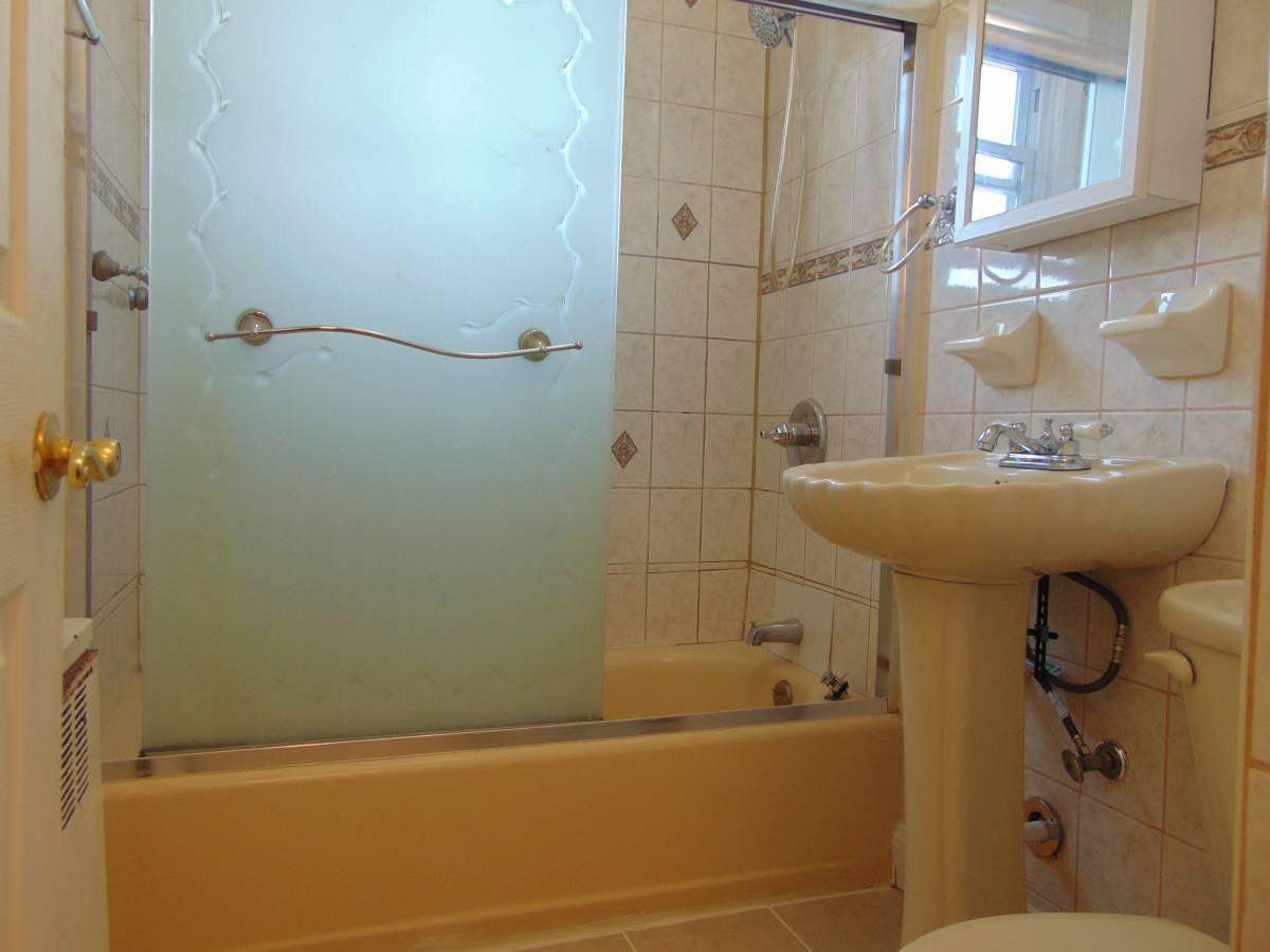 #4 photo, 18904 114th Road, St. Albans , NY 11412