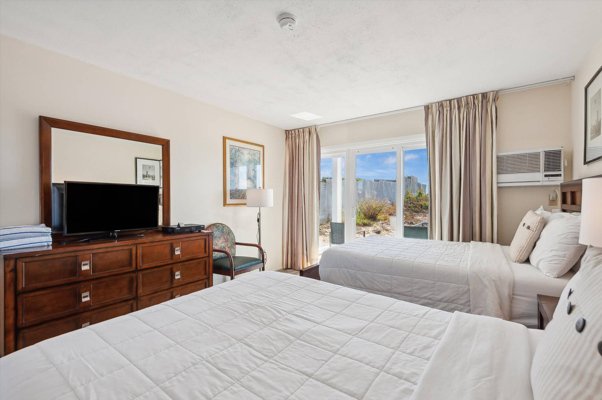 #26 photo, 84 South Emerson Avenue, מחוז סאפוק Montauk , NY 11954