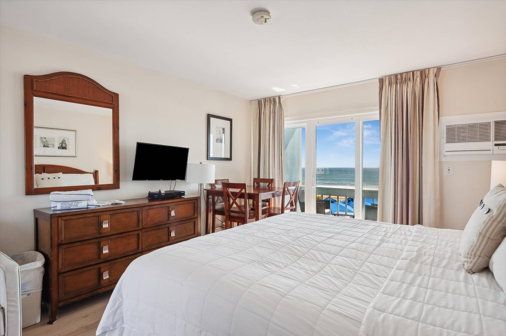 #28 photo, 84 South Emerson Avenue, מחוז סאפוק Montauk , NY 11954