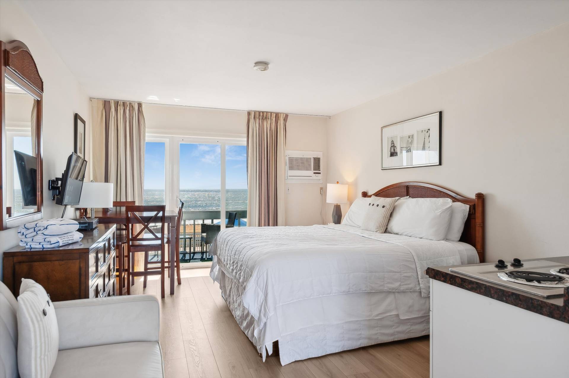 #29 photo, 84 South Emerson Avenue, מחוז סאפוק Montauk , NY 11954