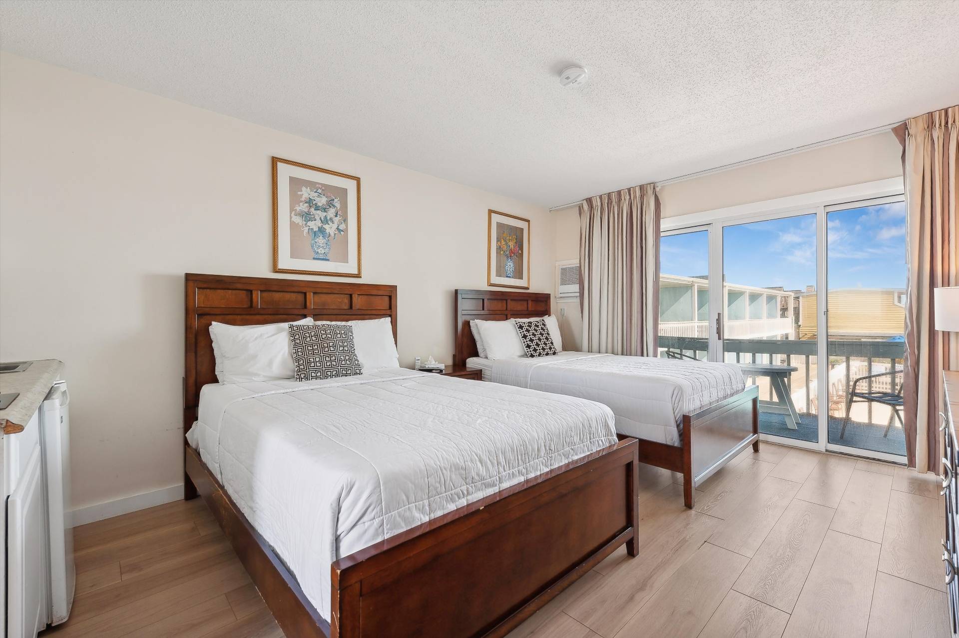 #30 photo, 84 South Emerson Avenue, מחוז סאפוק Montauk , NY 11954