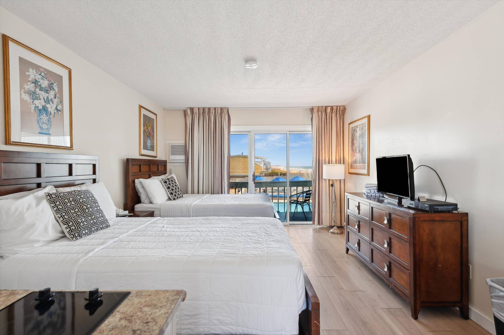 #31 photo, 84 South Emerson Avenue, מחוז סאפוק Montauk , NY 11954