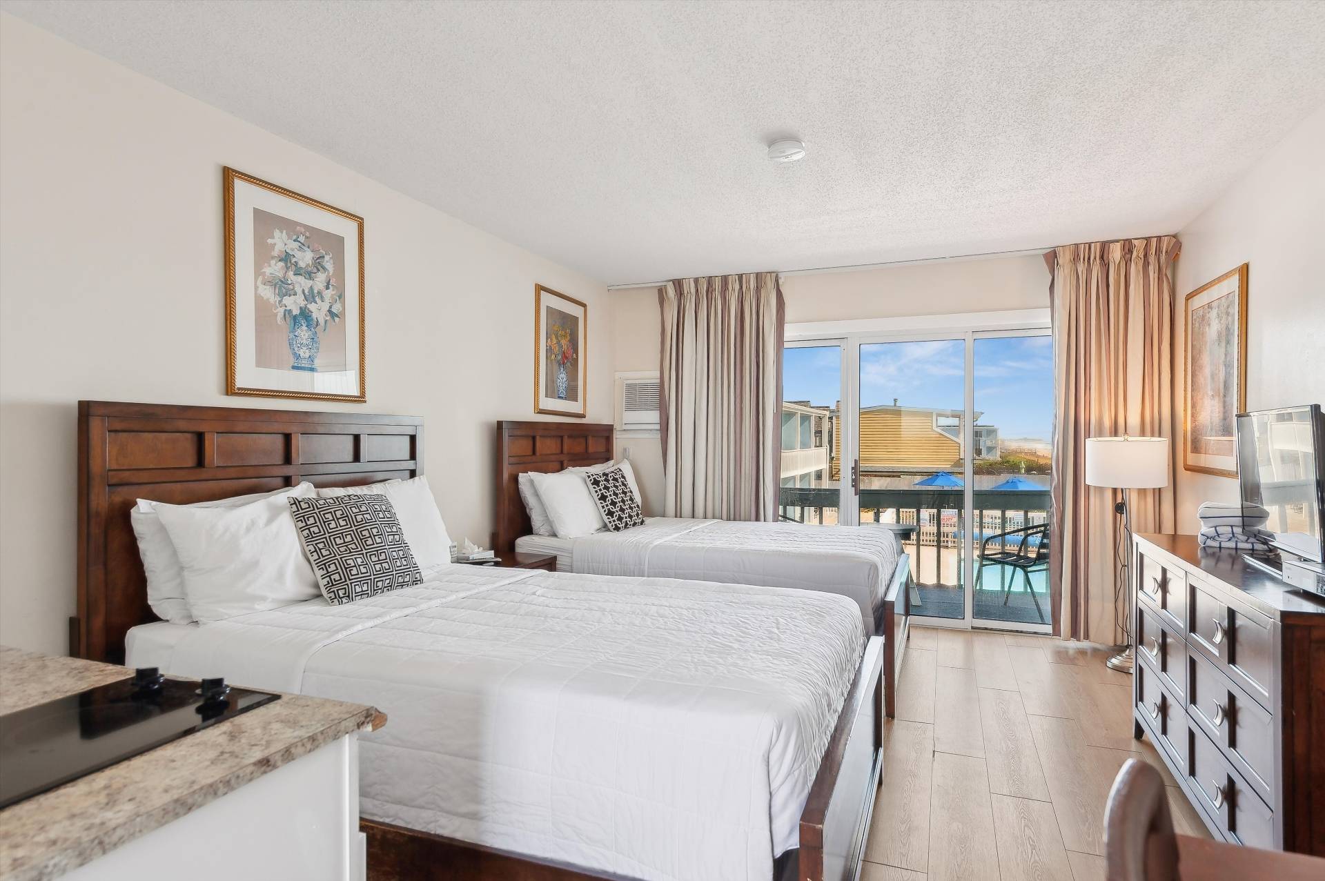 #32 photo, 84 South Emerson Avenue, מחוז סאפוק Montauk , NY 11954