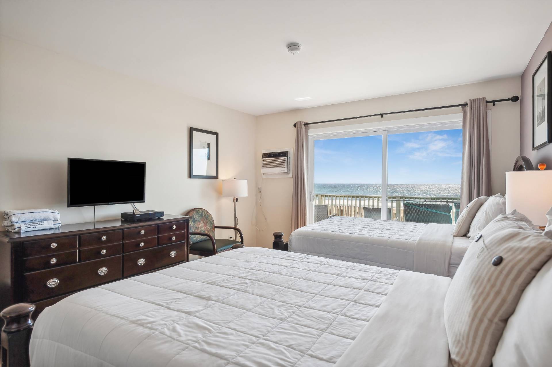 #36 photo, 84 South Emerson Avenue, מחוז סאפוק Montauk , NY 11954