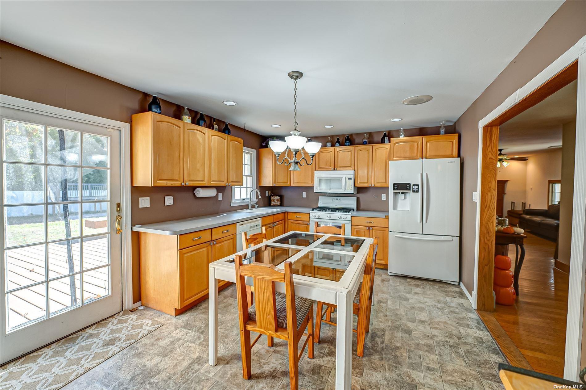 #10 photo, 43 Hollins Lane, サフォーク郡 East Islip , NY 11730