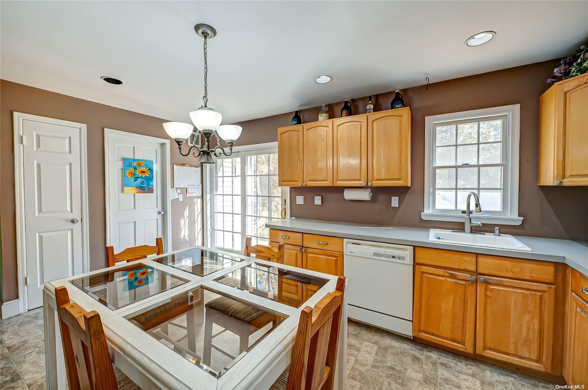 #11 photo, 43 Hollins Lane, サフォーク郡 East Islip , NY 11730