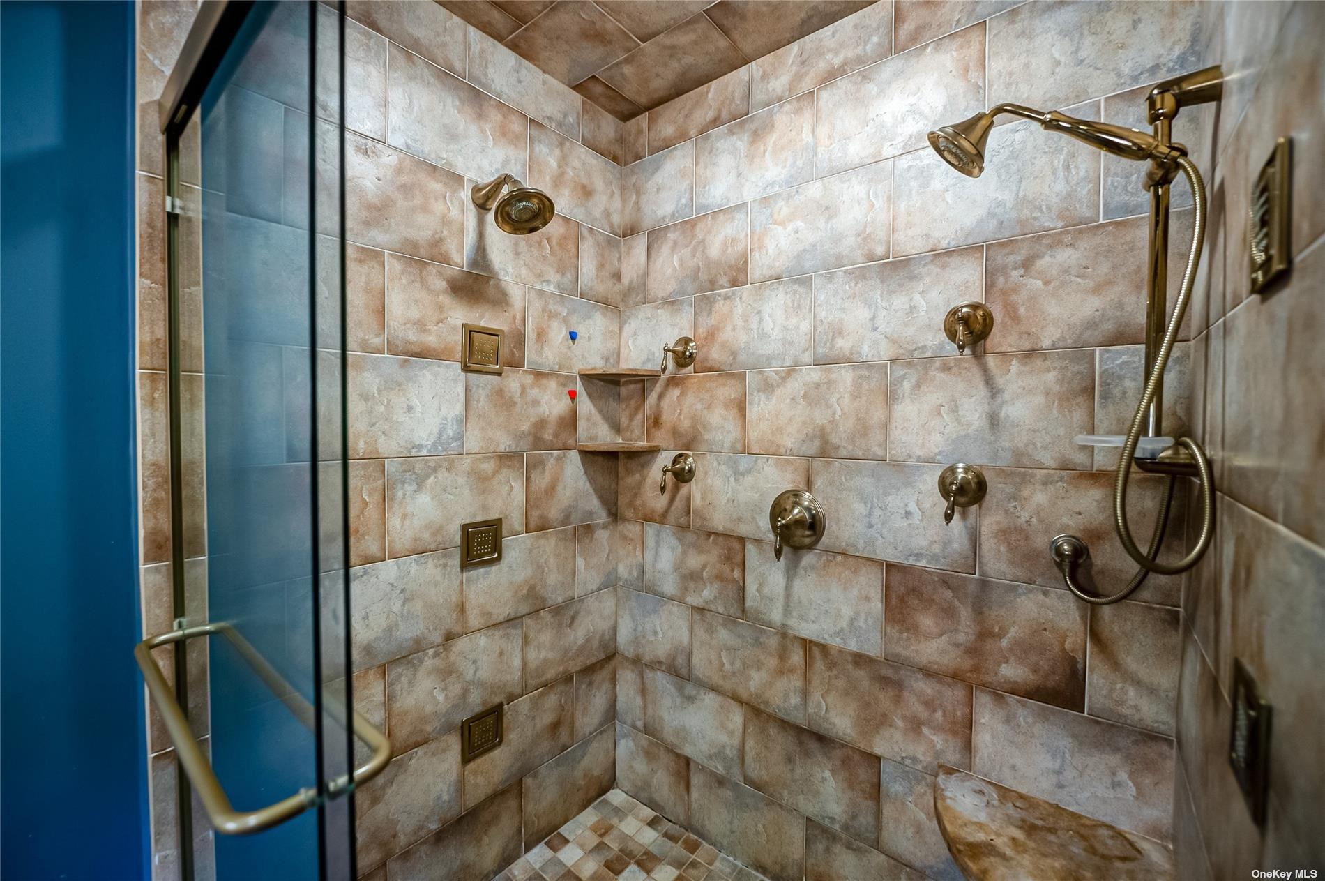 #16 photo, 43 Hollins Lane, サフォーク郡 East Islip , NY 11730