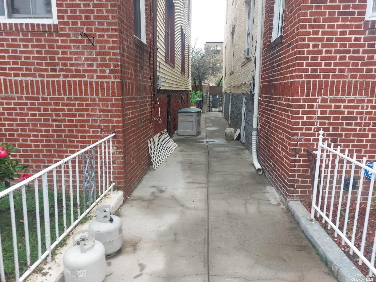 #4 photo, 967 E 225th Street, ブロンクス区 Bronx , NY 10466