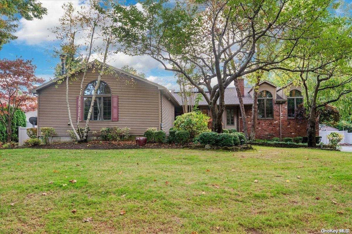 #1 photo, 1 Schoolhouse Way, Dix Hills , NY 11746