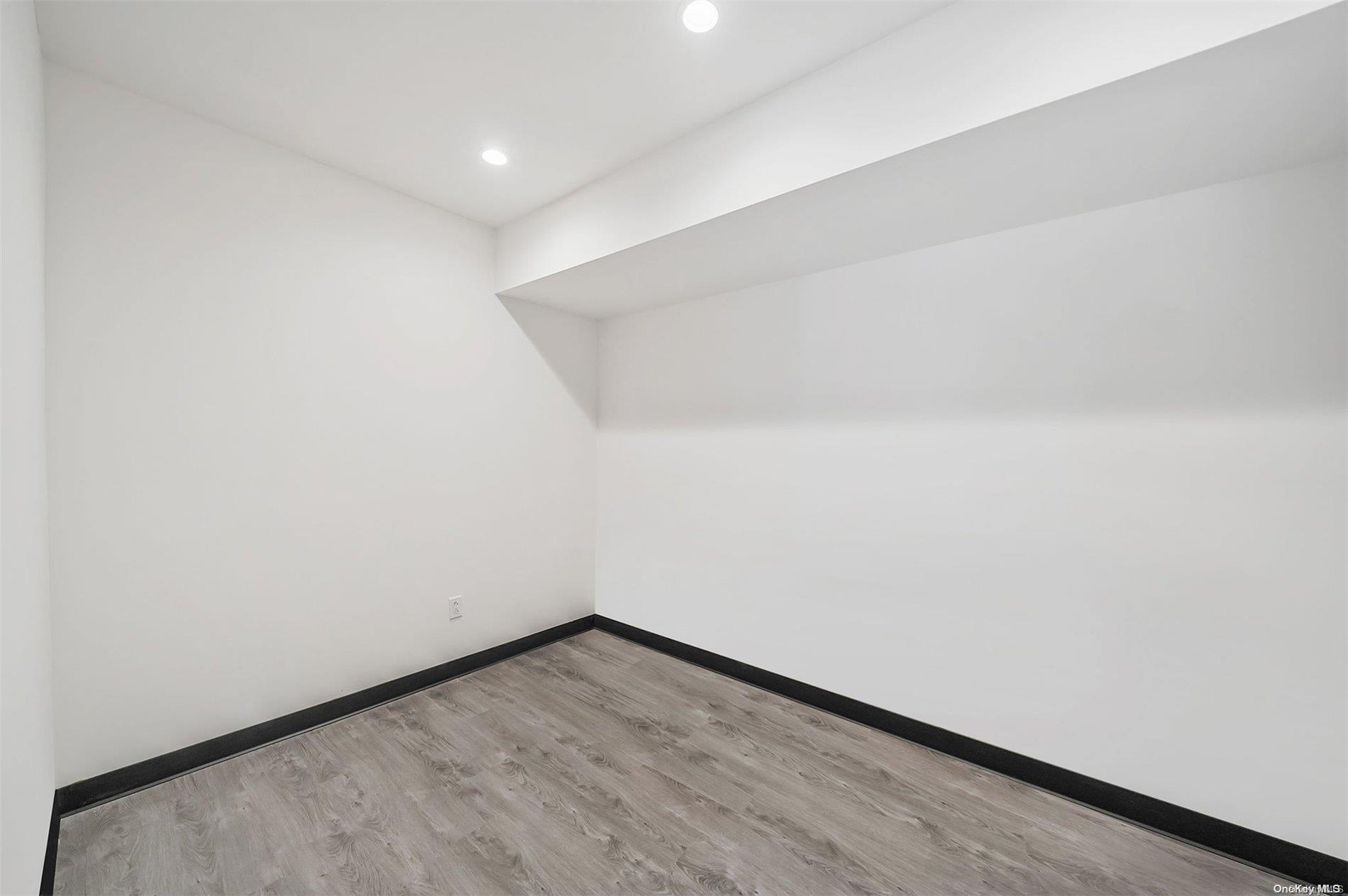 #10 photo, 533 Montauk Highway, サフォーク郡 East Moriches , NY 11940