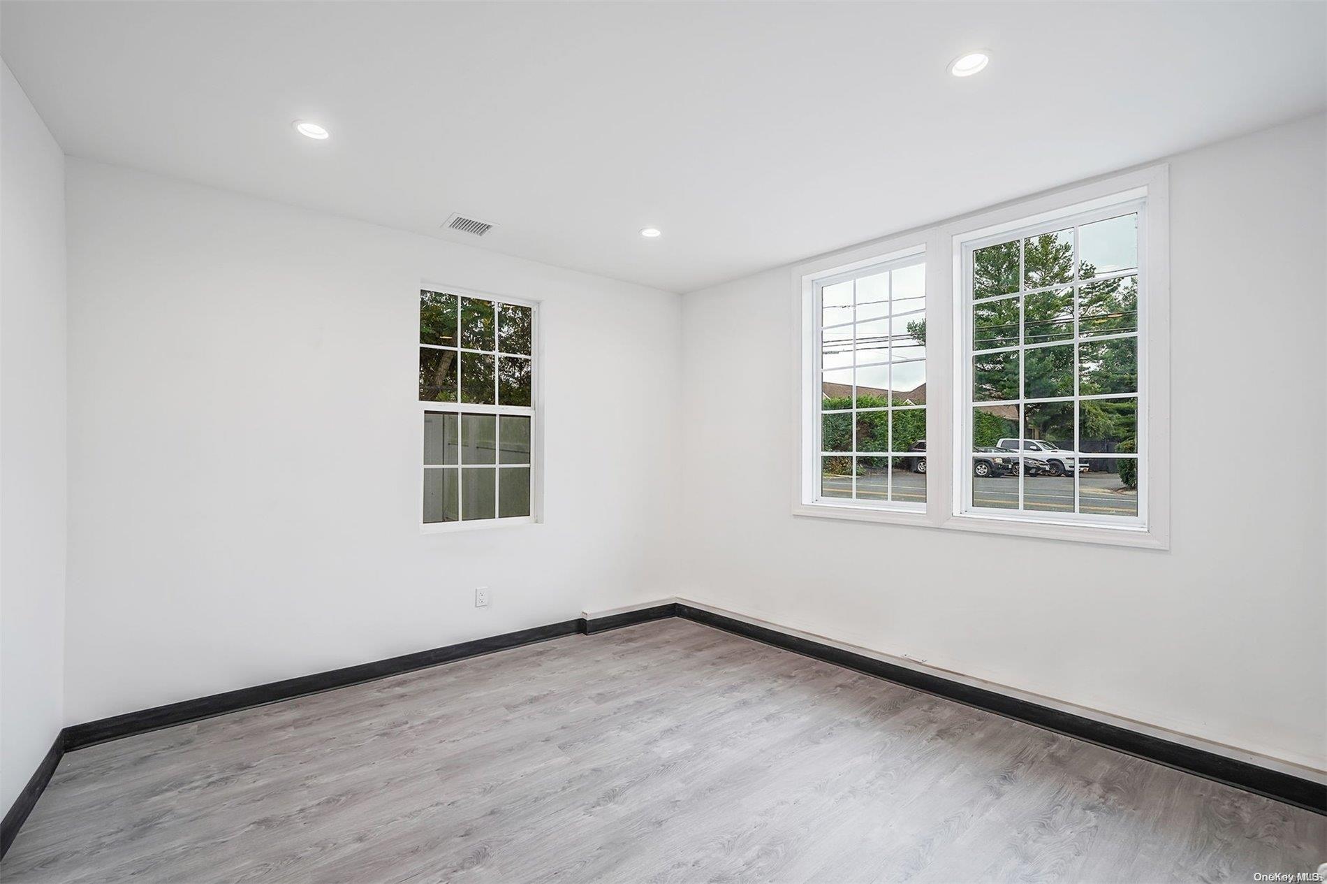 #14 photo, 533 Montauk Highway, サフォーク郡 East Moriches , NY 11940