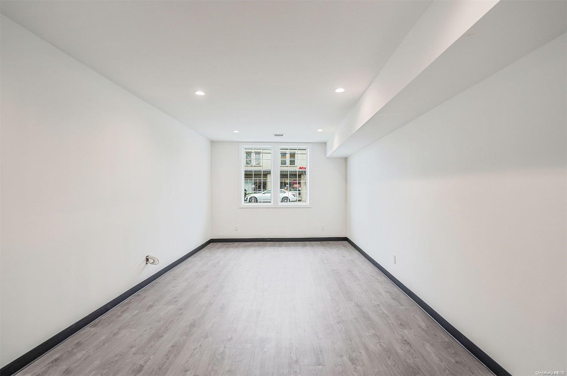 #17 photo, 533 Montauk Highway, サフォーク郡 East Moriches , NY 11940