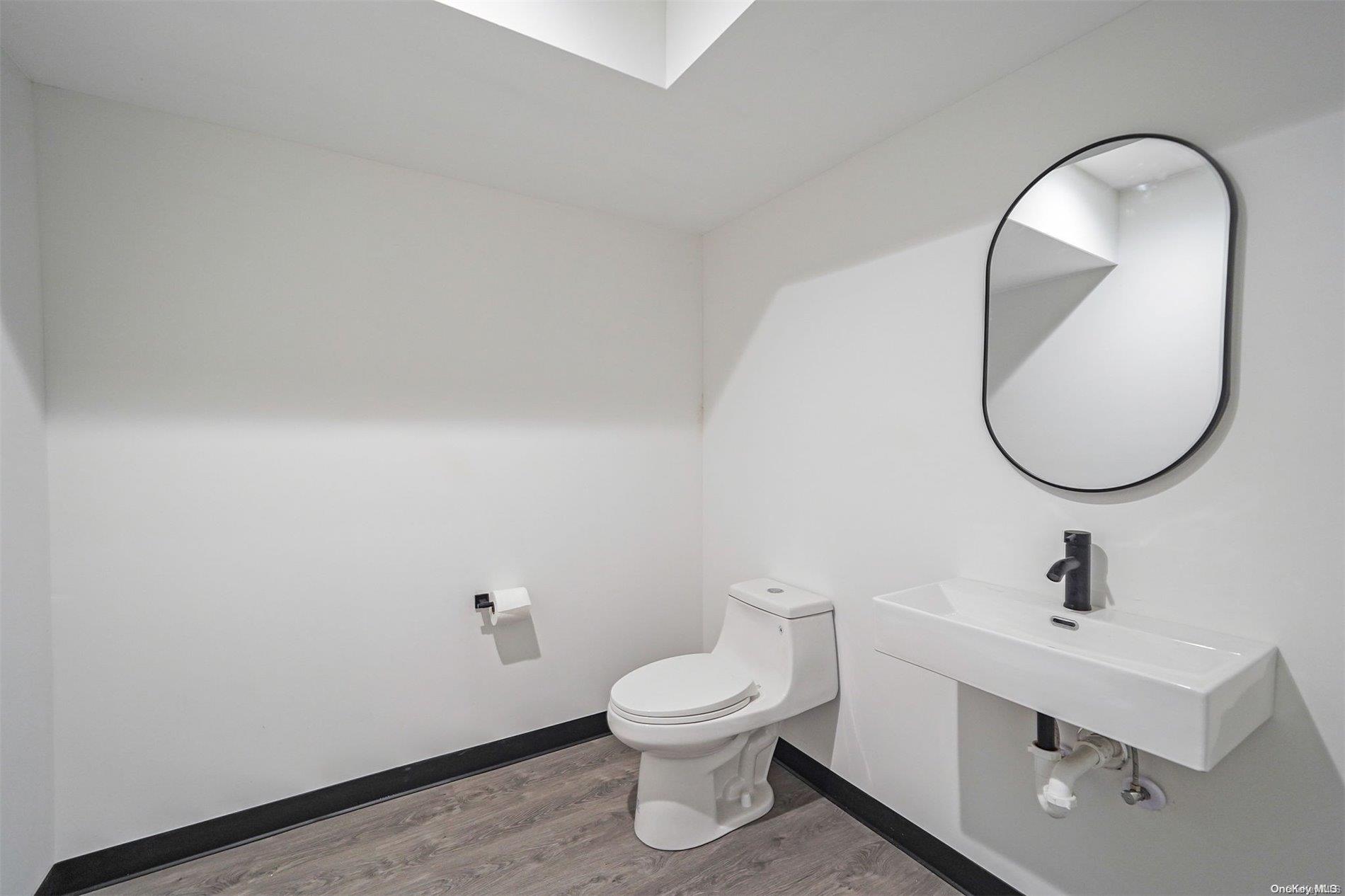 #20 photo, 533 Montauk Highway, サフォーク郡 East Moriches , NY 11940