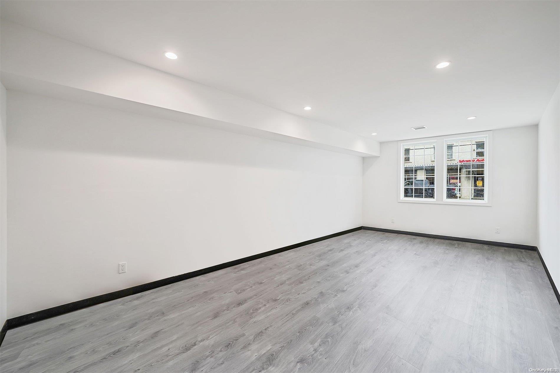 #8 photo, 533 Montauk Highway, サフォーク郡 East Moriches , NY 11940