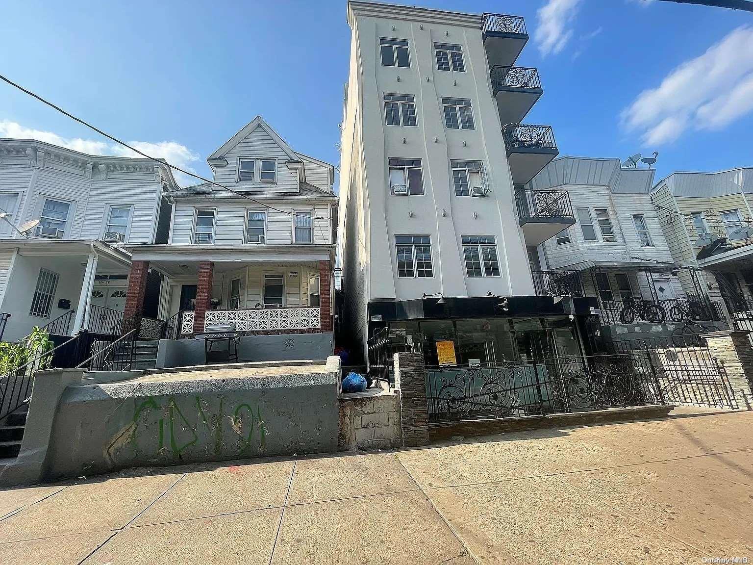 #2 photo, 104-61 Roosevelt Avenue, Corona , NY 11368