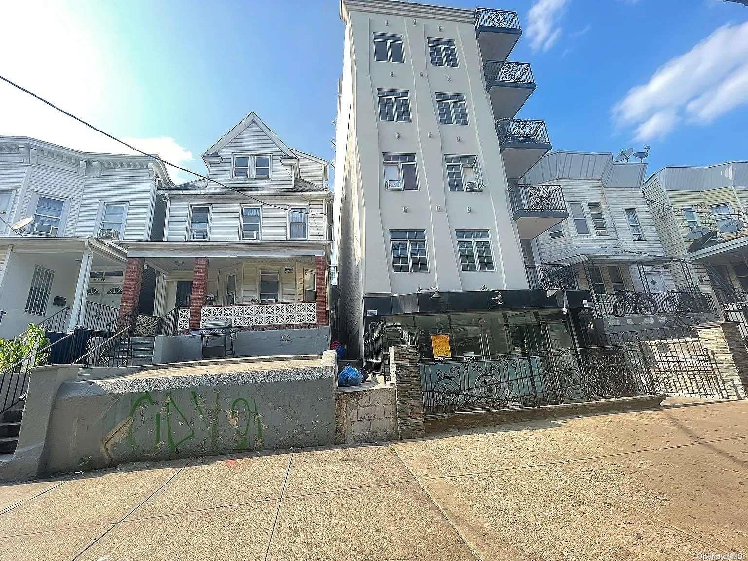 #3 photo, 104-61 Roosevelt Avenue, Corona , NY 11368