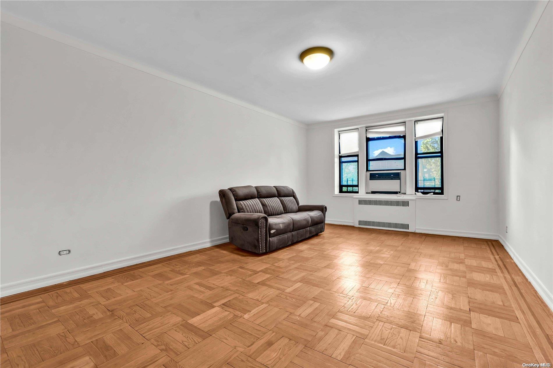 #7 photo, 84-51 Beverly Road, Kew Gardens , NY 11415