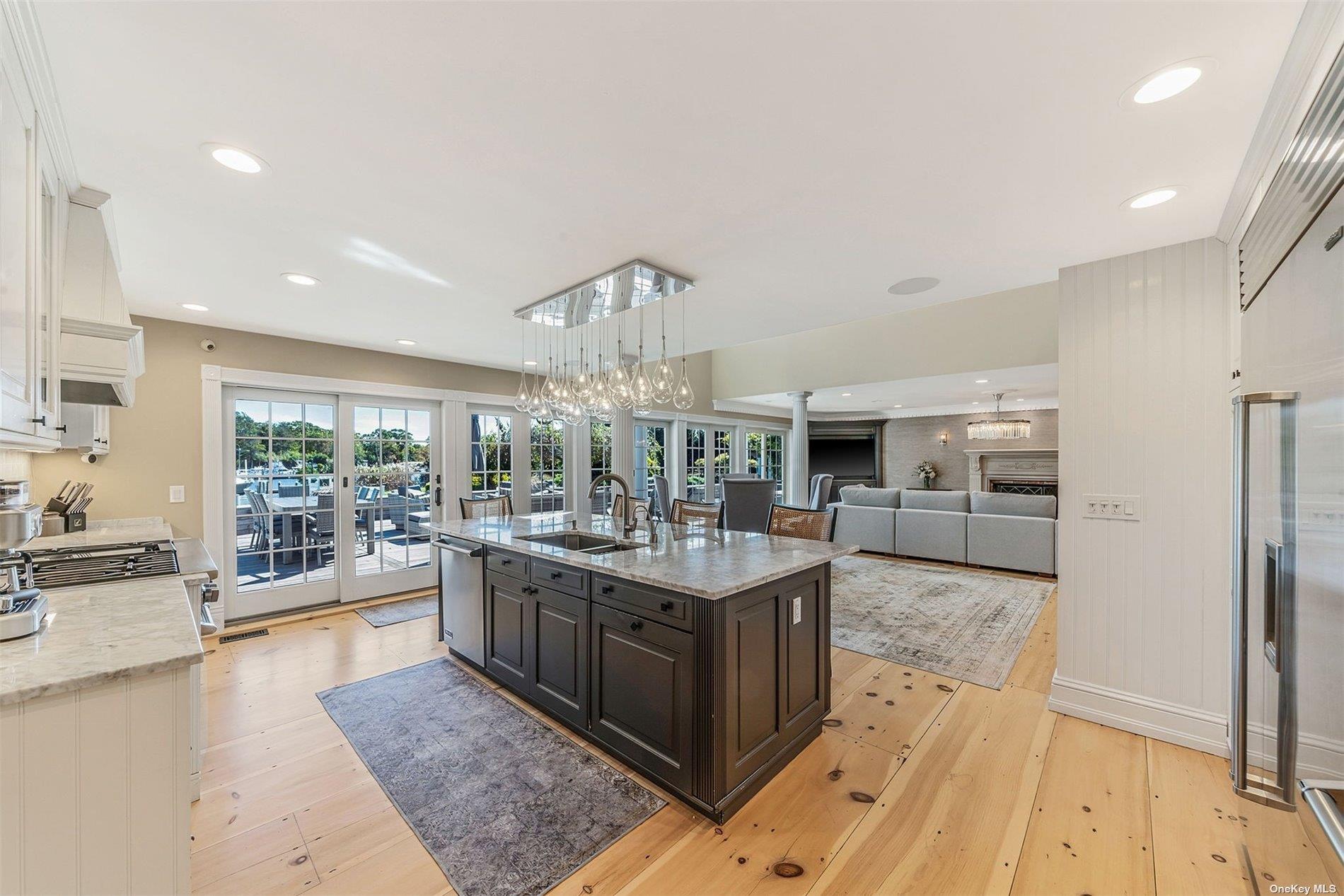 #14 photo, 300 A Maple Street, サフォーク郡 Islip , NY 11751